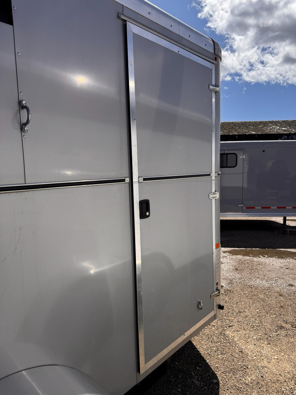 Triple C 2024 Sawtooth Horse Trailer