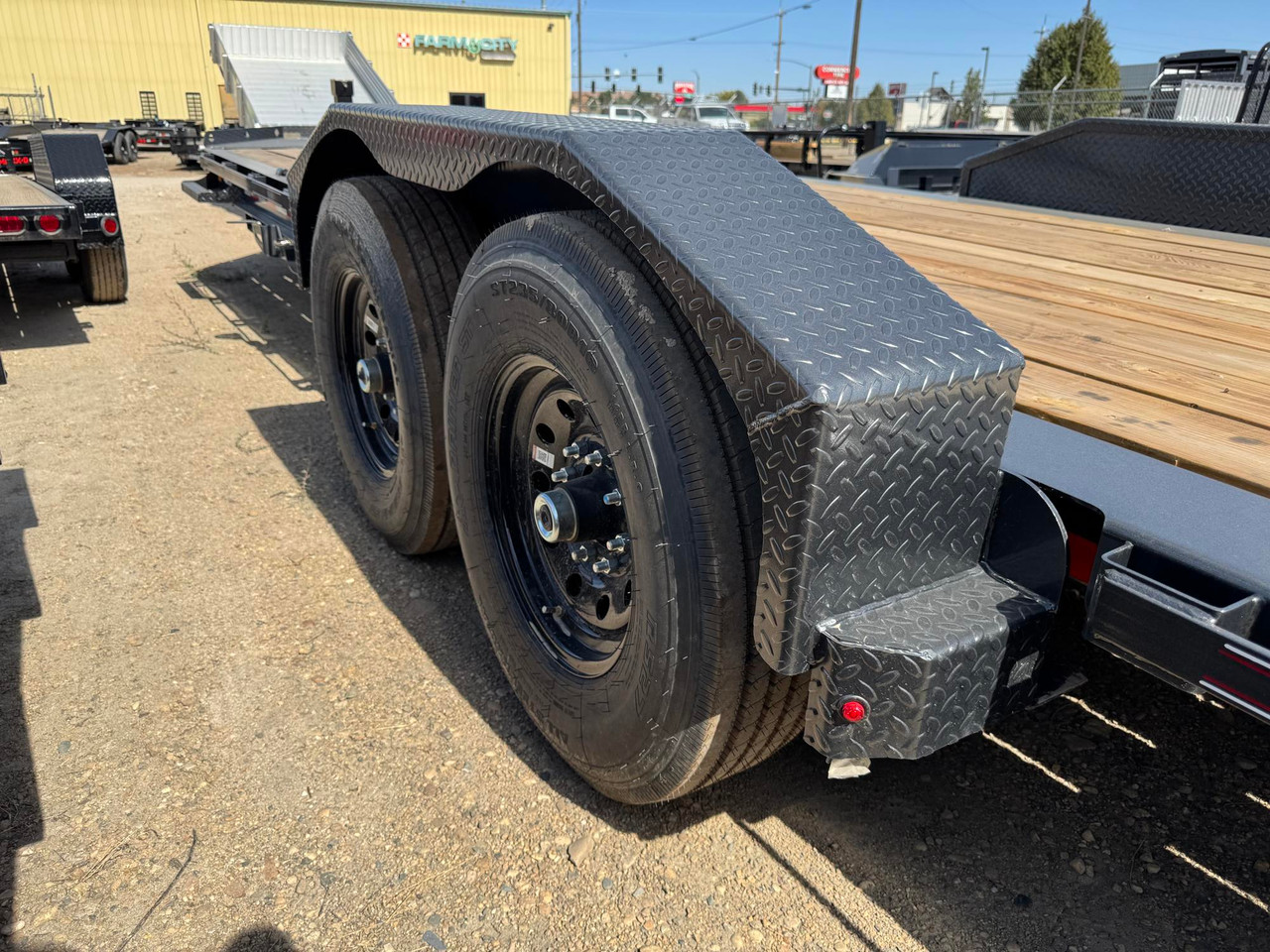 Diamond C Trailers 2026 HDT207 Pacesetter 82"X22' Tilt Trailer | (3/16 fender, 12" oc, fork holder) 2 Speed Jack, Spare