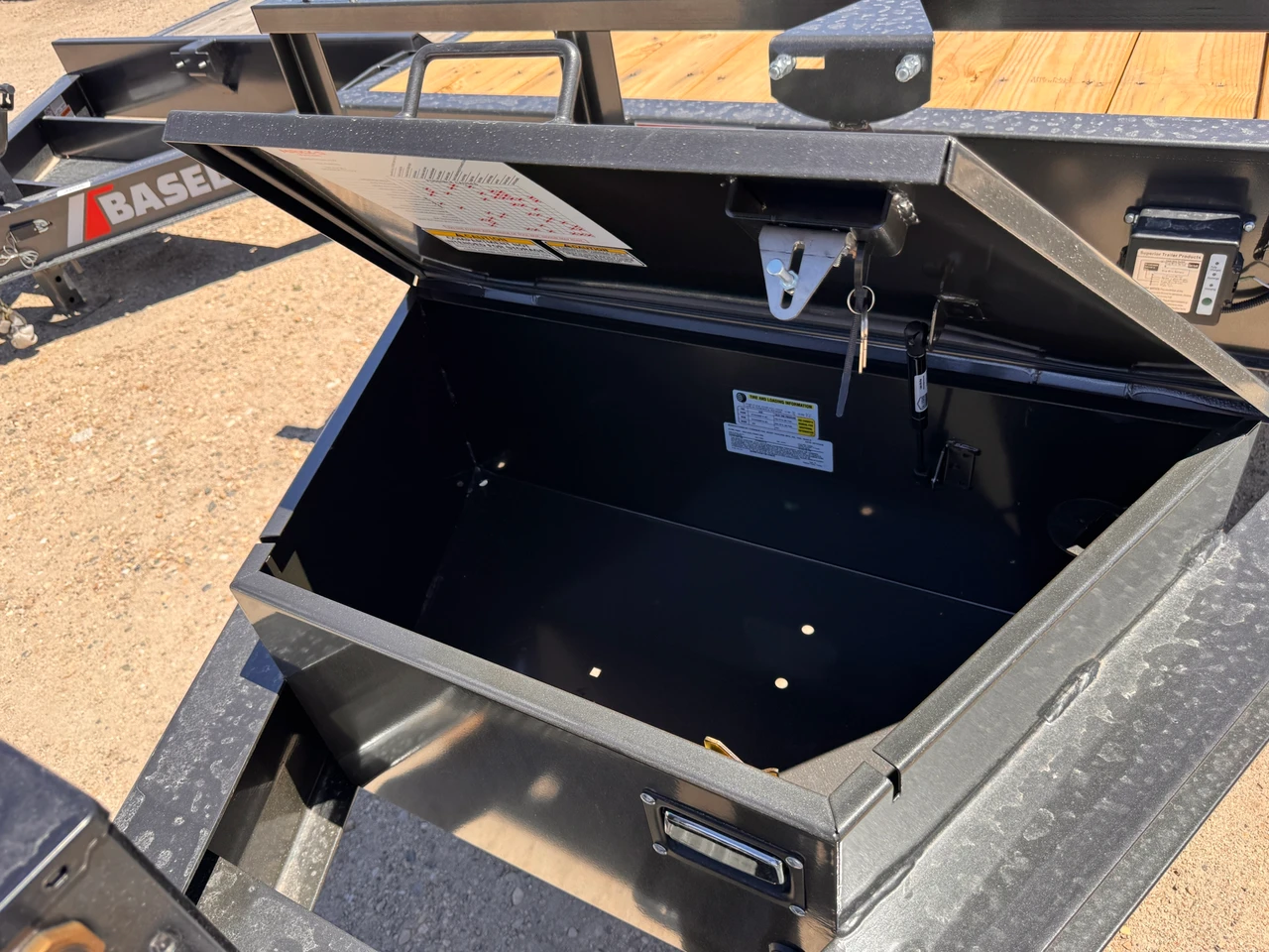 Maxx-D Trailers 2026 GOX 102"X24' Gravity Deckover Tilt Trailer | 14K