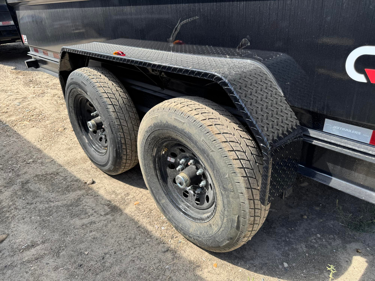P.J. Trailers 2027 D7 83"X14' Scissor Dump Trailer | Tandem Axle 14K, 6" Channel, 48" Sides, Spreader Gate, Scissor Lift, Tarp Kit, Slide In Ramps
