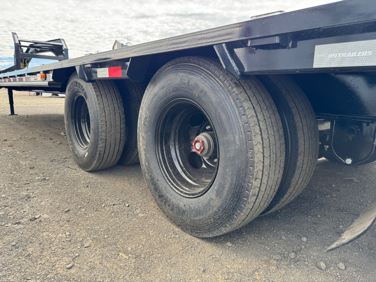 P.J. Trailers 2027 LD 102"X32' Deckover Flatbed Trailer | Tandem Axle 25K, Dovetail, Dual Tires, Monster Ramps