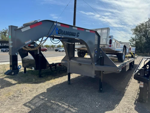 Diamond C Trailers 2026 FMAX212 32' Flatbed Trailer | Tandem Axle, Hydraulic Dovetail, Dual Hydraulic Jacks, Solar Charger, Spare Tire
