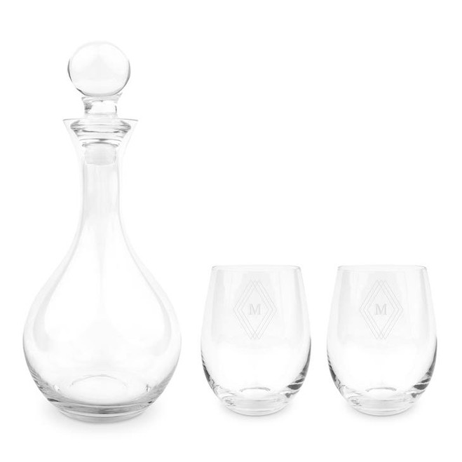 https://cdn11.bigcommerce.com/s-h9yhhjf2jt/images/stencil/1000x659/products/1533/11032/5915-001305003-w_engraved-glass-decanter-gift-set-with-wine-glasses-diamond-monogram__28009.1686788025.jpg?c=2