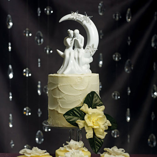 Couple Under The Stars Cake Topper in White Porcelain Couple Under The Stars Cake Topper in White Porcelain