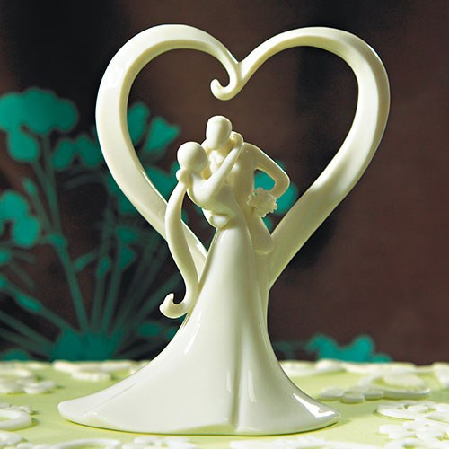 Romantic Embrace Cake Topper in White Porcelain Romantic Embrace Cake Topper in White Porcelain
