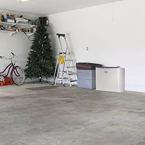 First Alert FAT1039718 Battery-Powered Carbon Monoxide Alarm, 9v, White