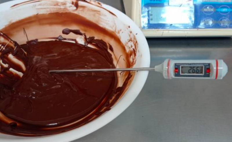 How To Temper Chocolate Without A Microwave / How To Temper Chocolate  Without A Thermometer