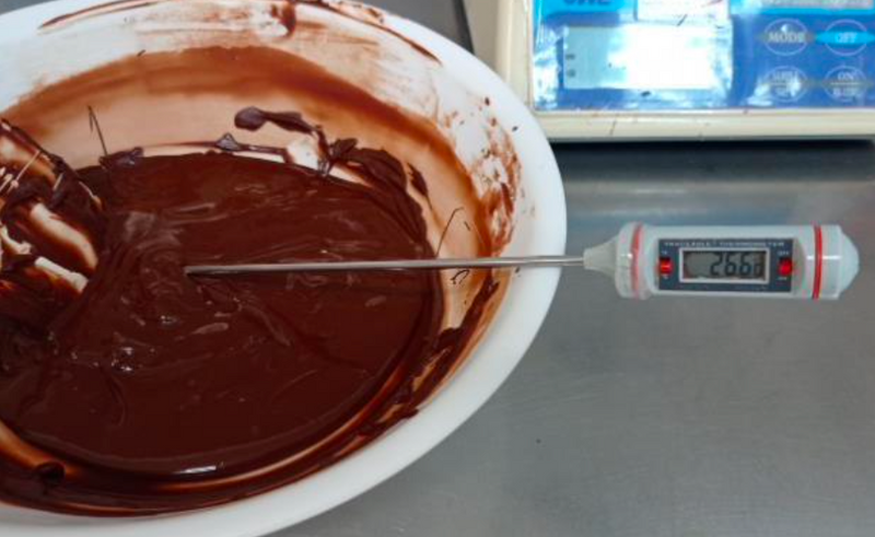 How To Temper Chocolate Without A Microwave Or Thermometer