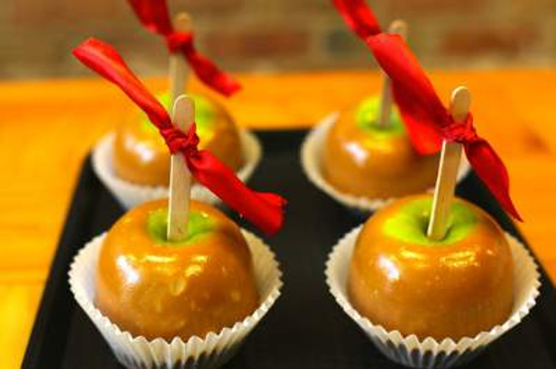 How to Make Caramel Apples at Home