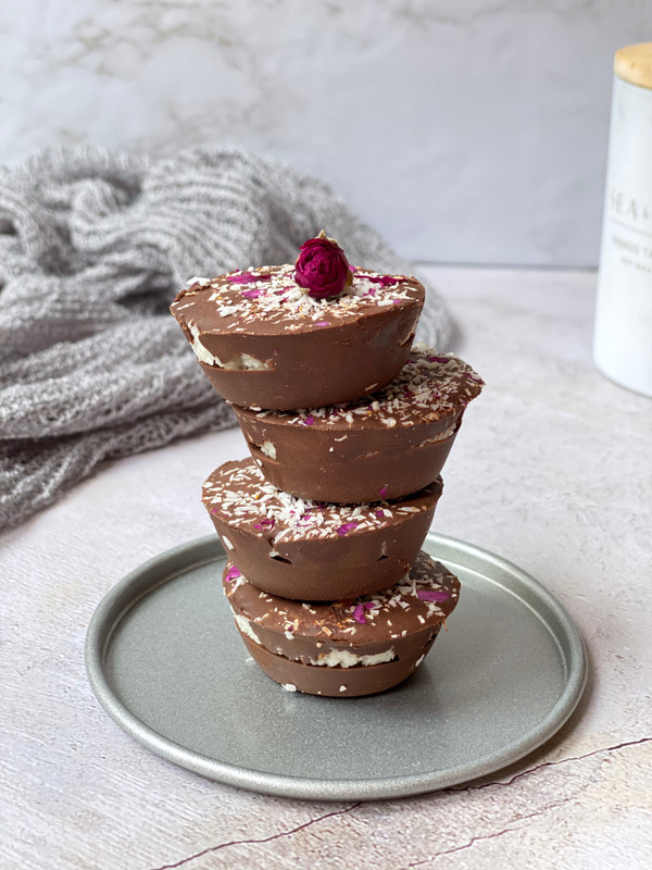 TROPICAL ROSE: VEGAN CHOCOLATE COCONUT CUPS