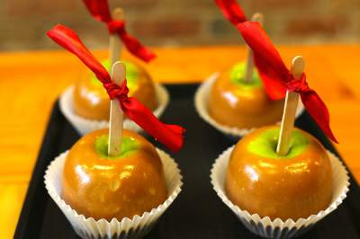 How to Make Caramel Apples at Home