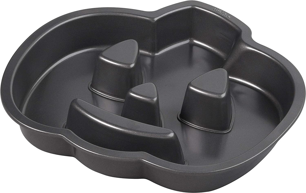 Wilton Christmas Tree Shaped Holiday Cake Pan, Fluted Baking Pan