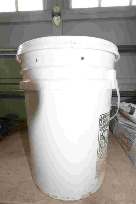 20 Liter breathable bucket worm castings