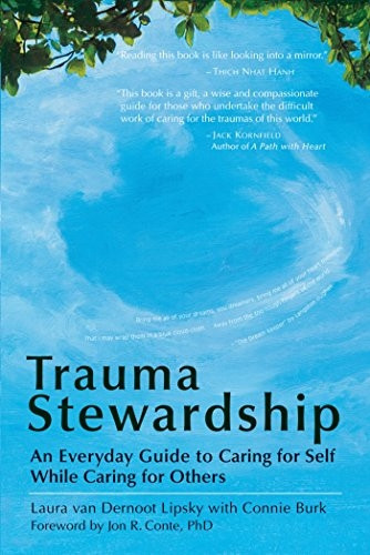 Trauma Stewardship: An Everyday Guide to Caring for Self While Caring for Others (BK Life)