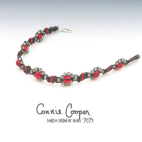 Bracelet, Daisy Chain,  7-Bead in Charcoal & Red  MBra26-7681