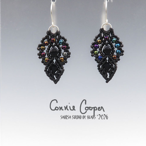 Crowns in Black ME26-7728