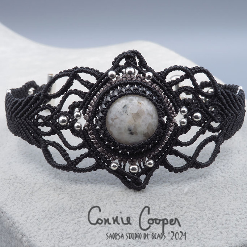 Bracelet, Fancy Macrame in Black w/White Granite  MBra24-6290