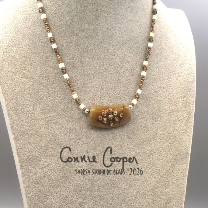Necklace, Fancy 1-Bead in Tan & Cream GBN26-7890
