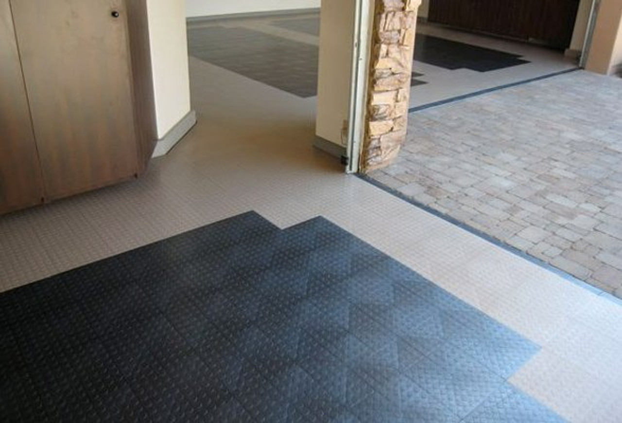 Race Deck Cirlce Trac Tile Black & Beige