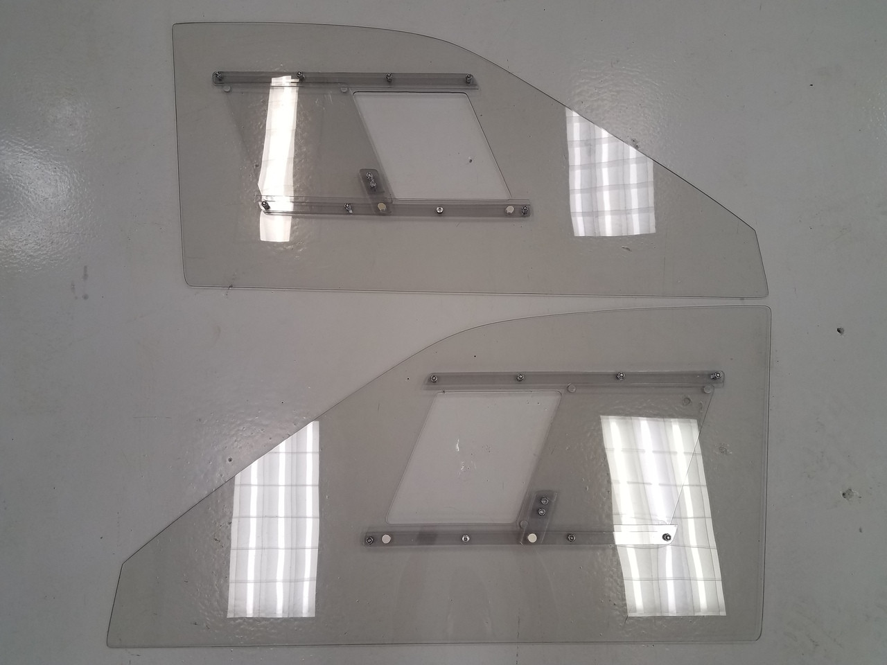 Windowsデスクトップ Moroni Victor 996 Door Slider Windows for Cup Car Part# 62G-996