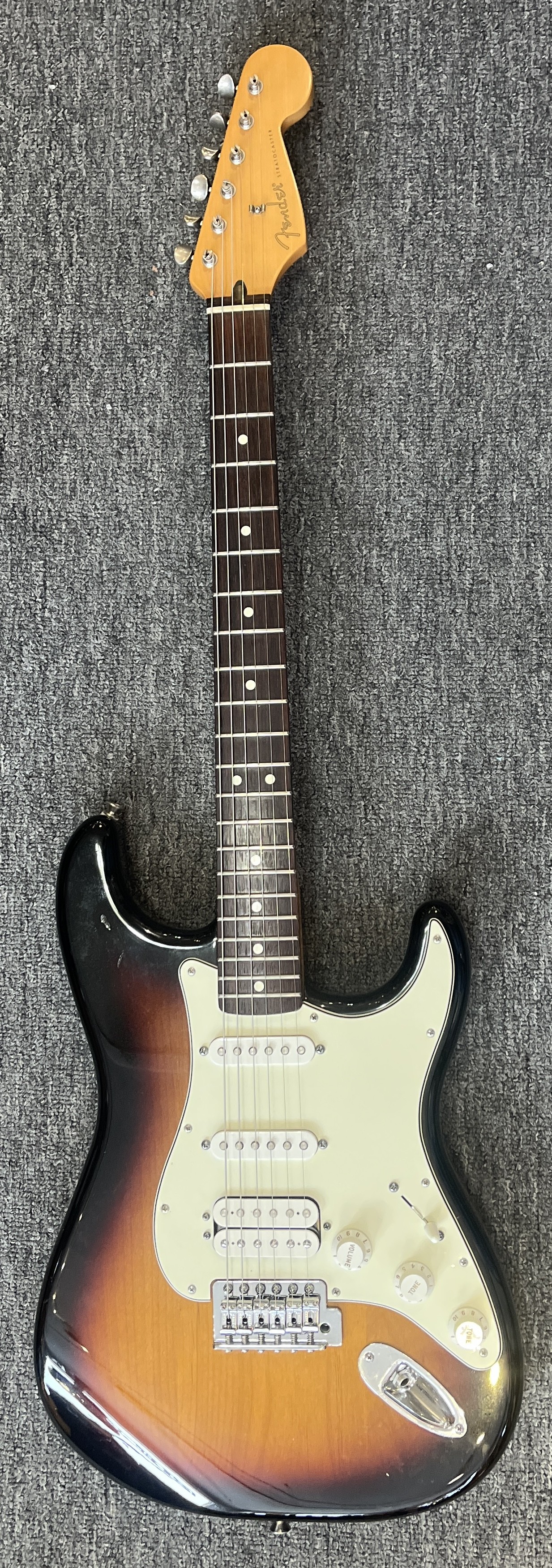 USED Fender Stratocaster 3-Color Sunburst - Al