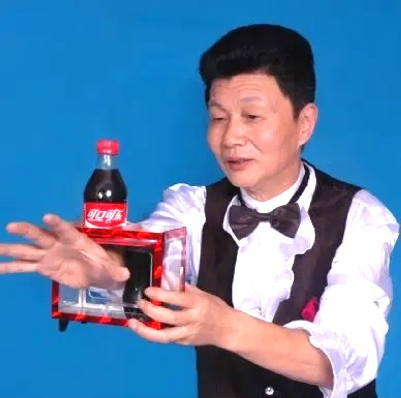 Zig Zag Coke Bottle Magic Trick Illusion