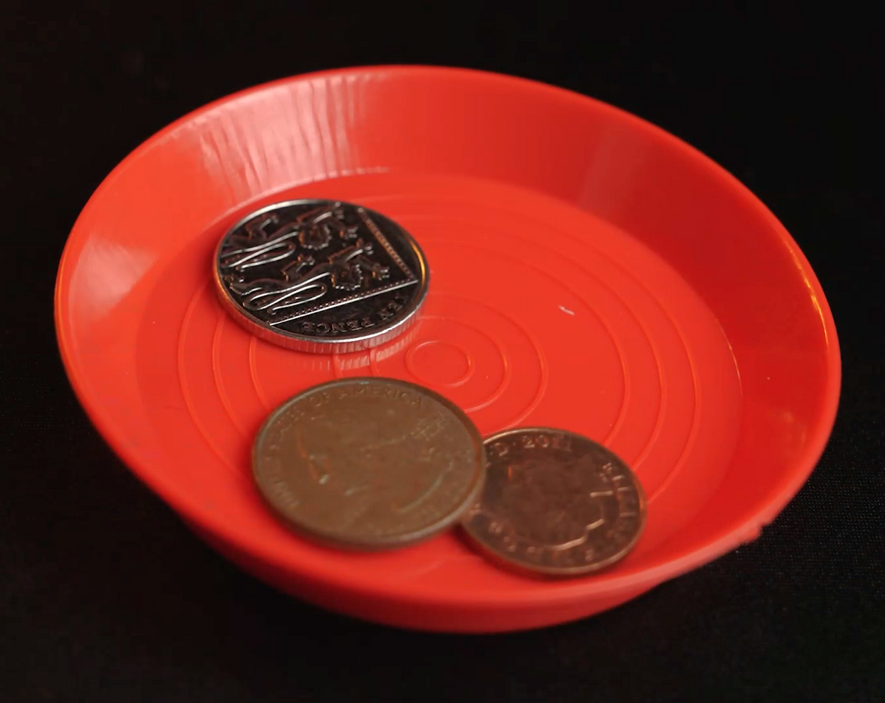 Amazing Coin Tray Murphy's Magic Trick Close Up