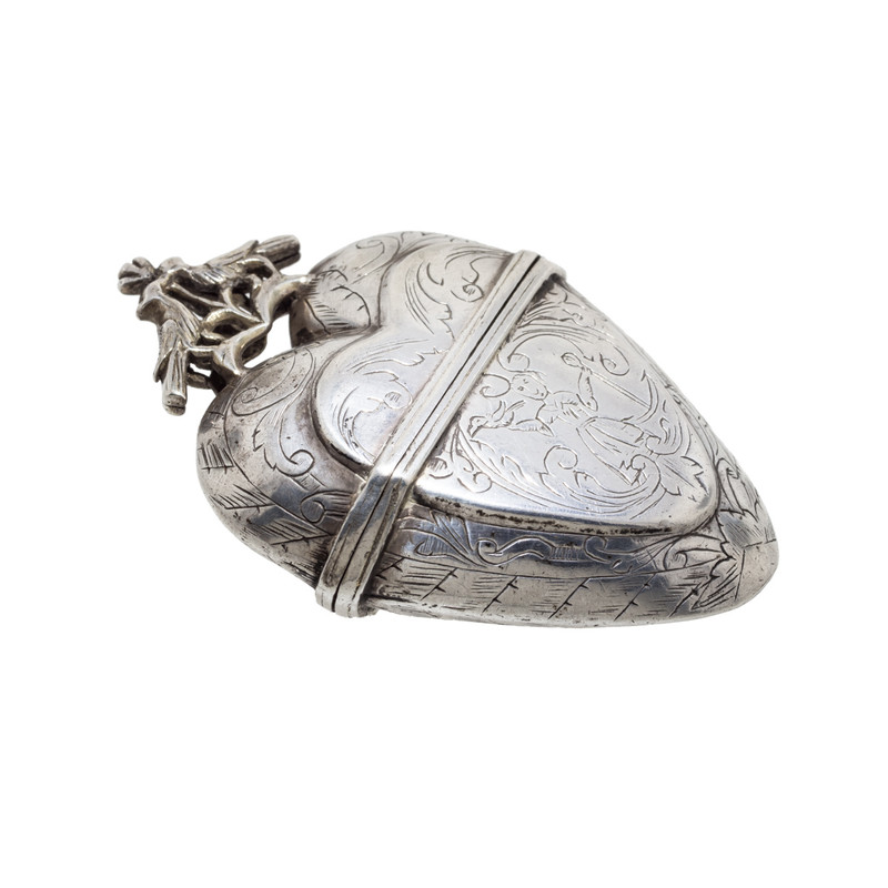 Ornate Heart Antique Silver Plated Lead and Nickel Safe Zinc Alloy