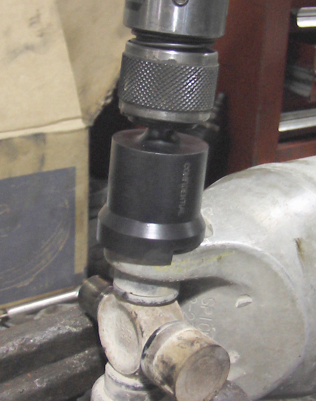 Pneumatic U-Joint Remover Tool   18980