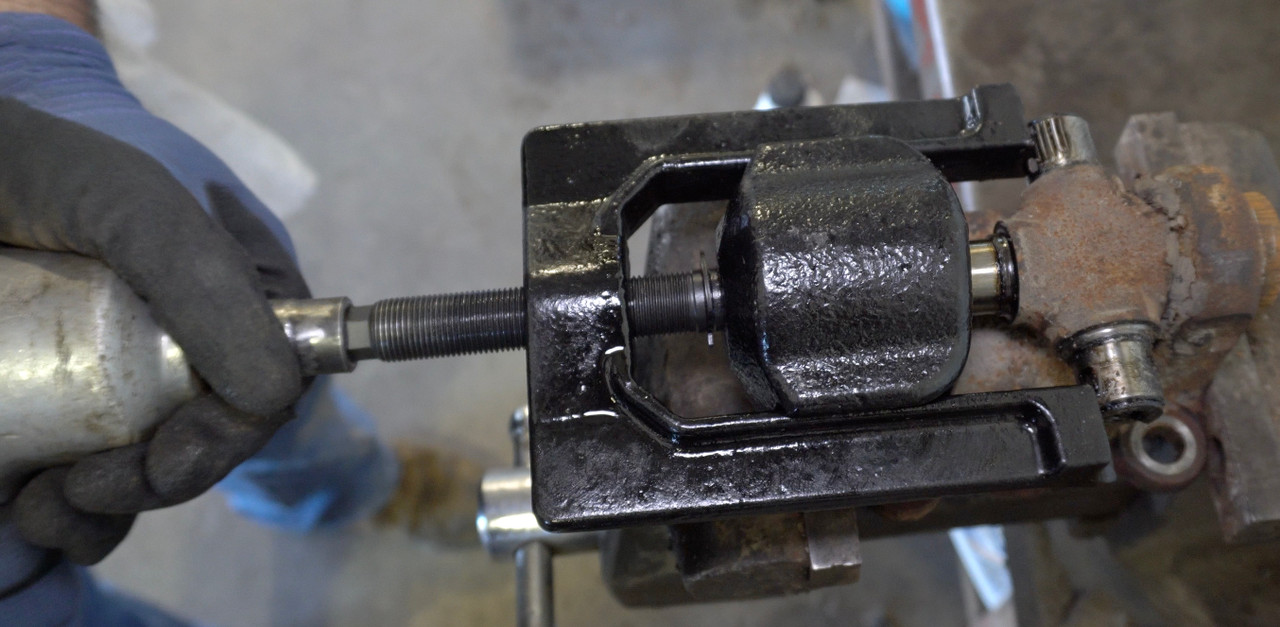 Medium U-Joint Puller   42900