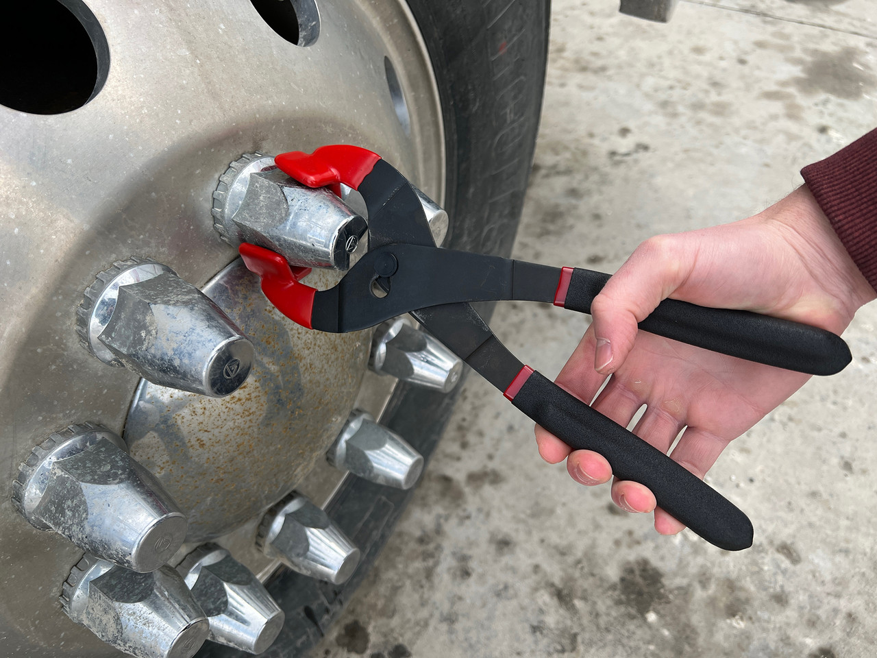 Adjustable Lug Nut Cover Remover   51330