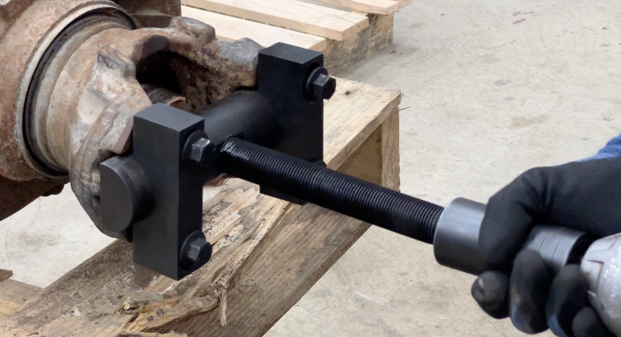 Heavy Duty Yoke Puller Set   60050