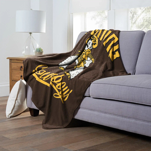 Wyoming Cowboys 'Alumni' Silk Touch Throw Blanket