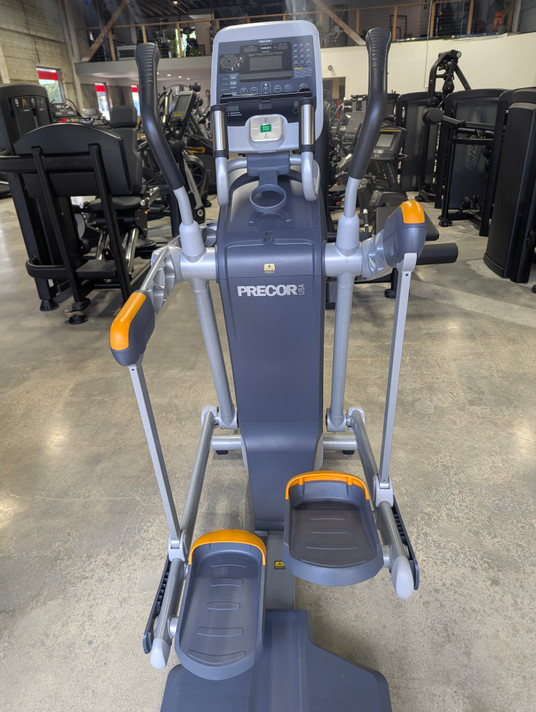 Precor AMT 100i. (PRE-OWNED)