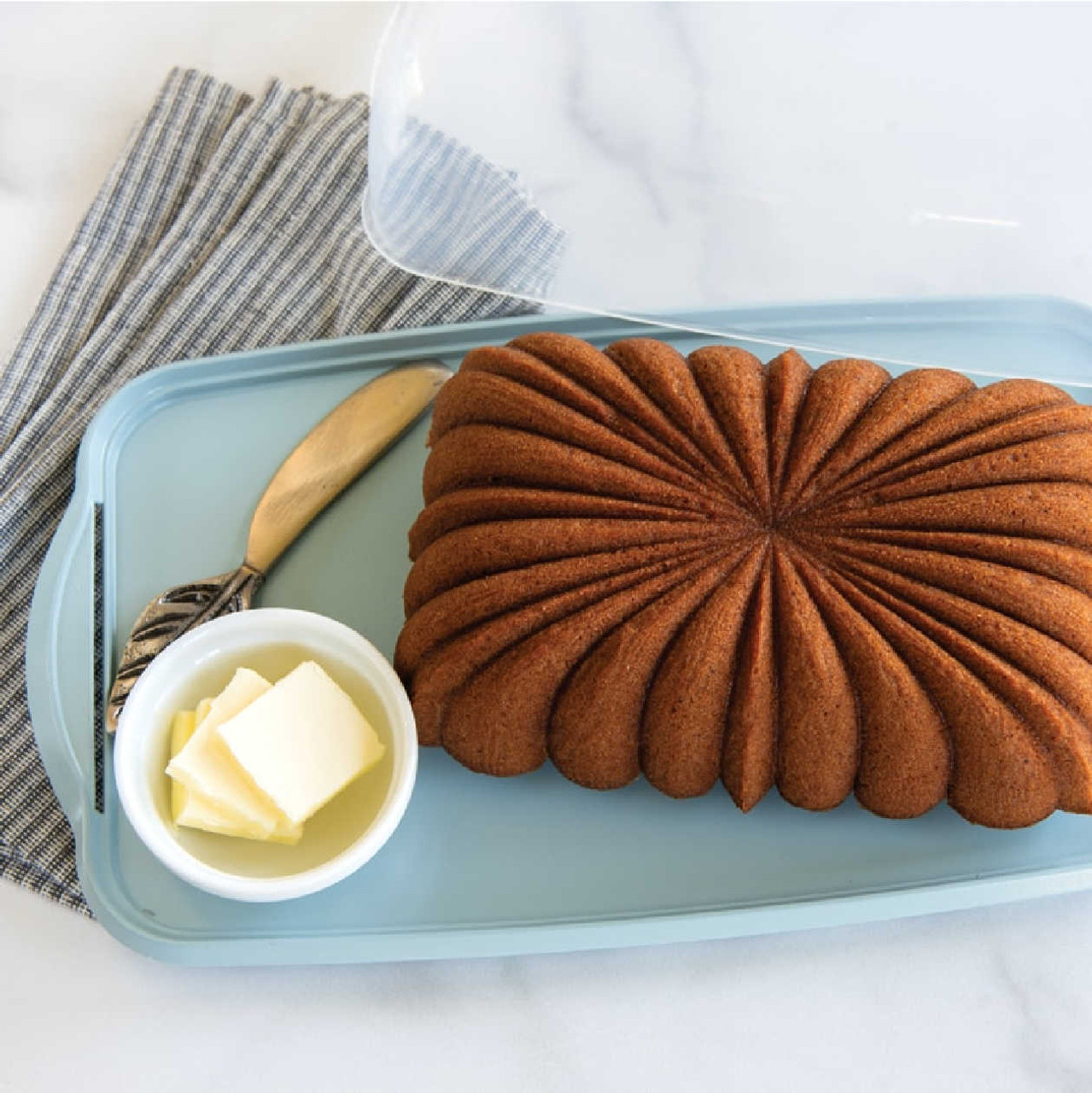 Nordic Ware Deluxe Bundt Cake Keeper