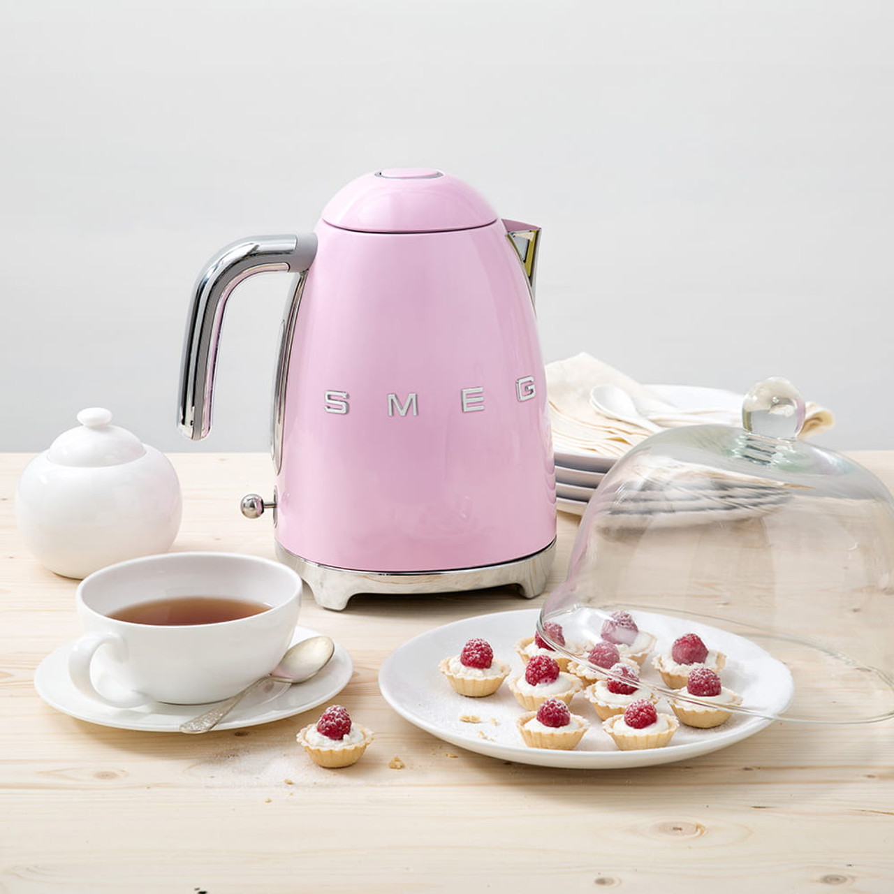 Smeg Basic Electric Metallic Tea Kettle