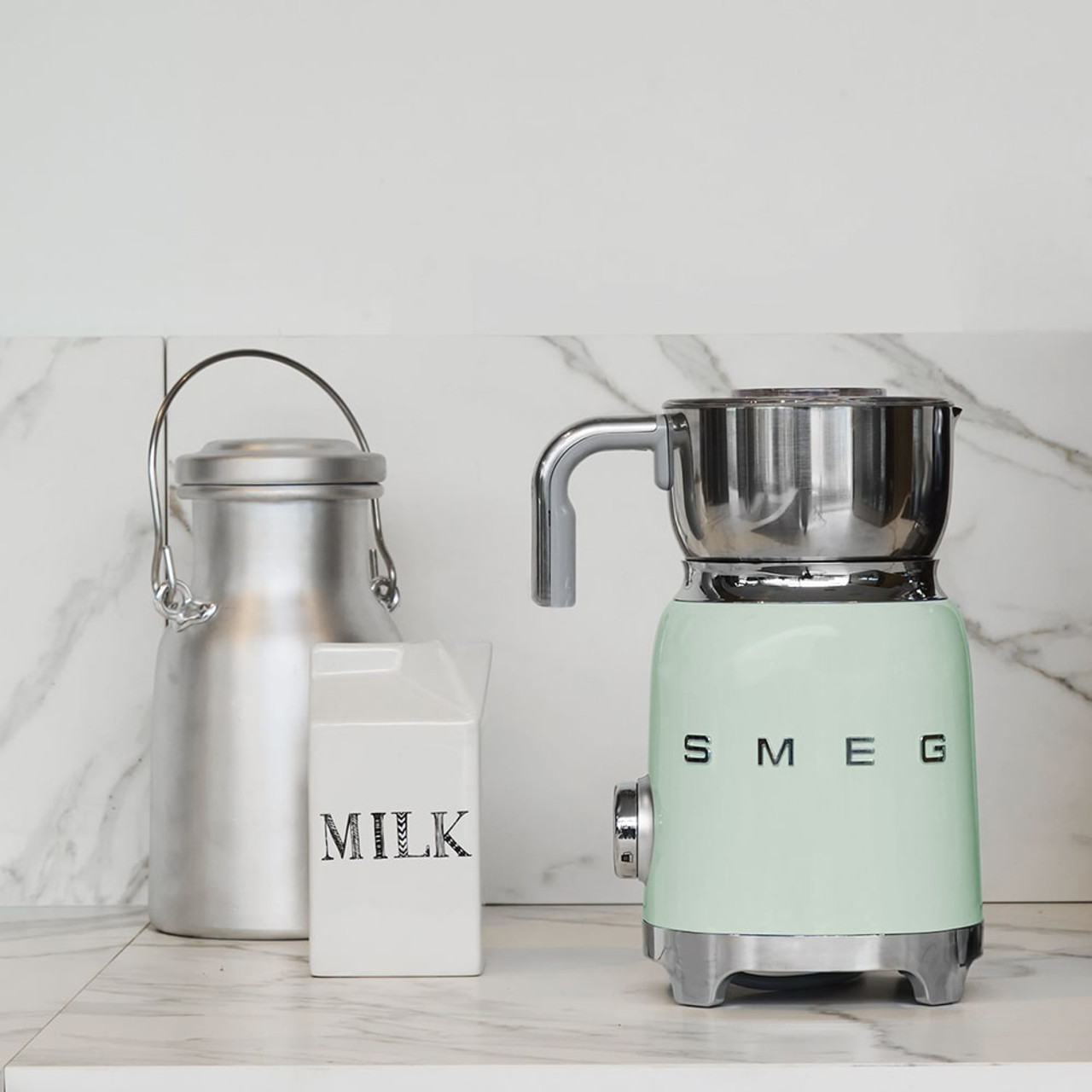 https://cdn11.bigcommerce.com/s-hccytny0od/images/stencil/1280x1280/products/3182/11298/smeg-milk-frother-1__91103.1584388084.jpg?c=2?imbypass=on