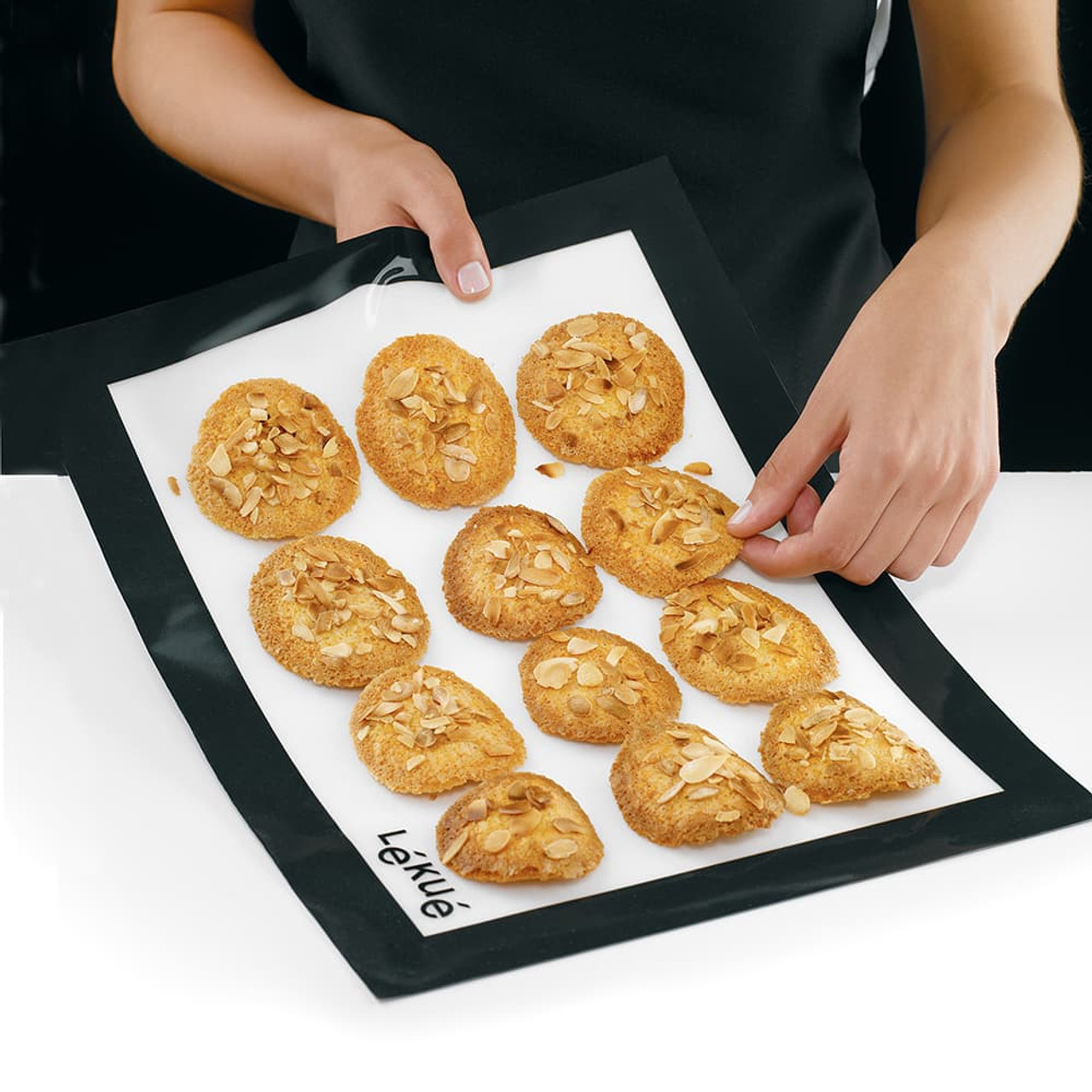 https://cdn11.bigcommerce.com/s-hccytny0od/images/stencil/1280x1280/products/3871/14066/lekue-silicone-baking-mat-2__98173.1610884539.jpg?c=2?imbypass=on