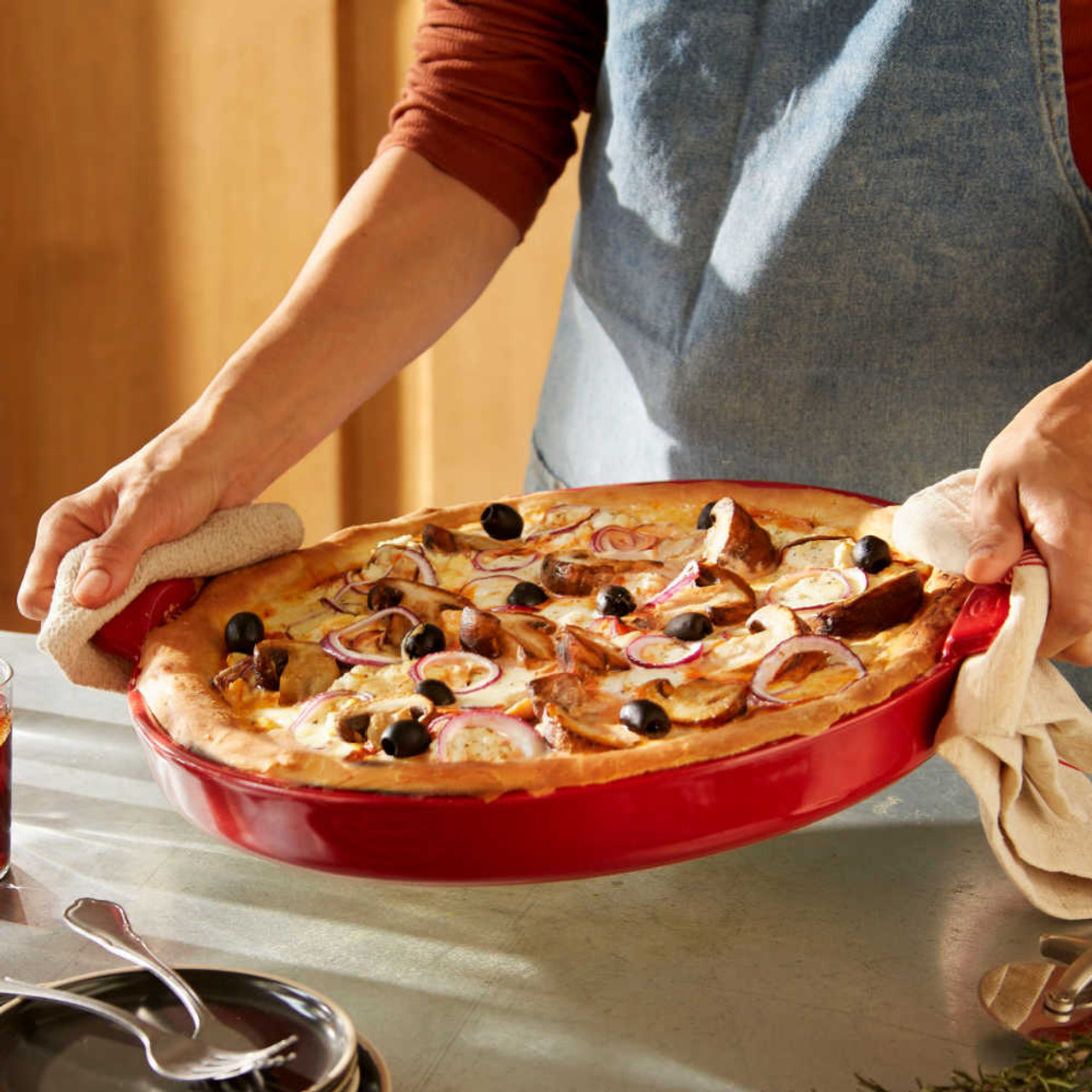 Emile Henry Pizza Stone, Pizza Tools