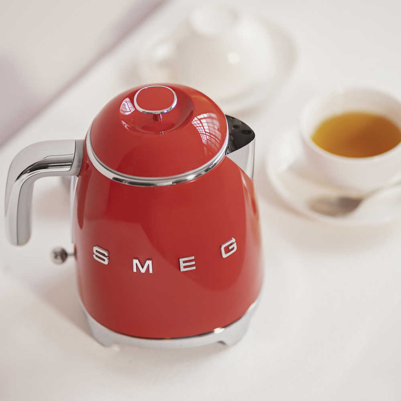 Smeg Red Retro Electric Kettle + Reviews