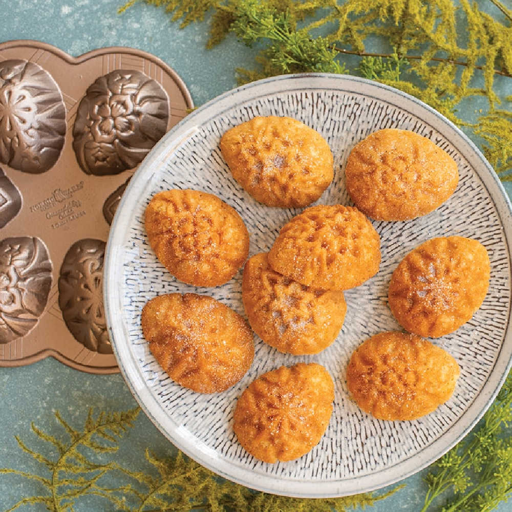 Nordic Ware Ornamental Easter Egg Cakelet Pan - Thumbnail 3