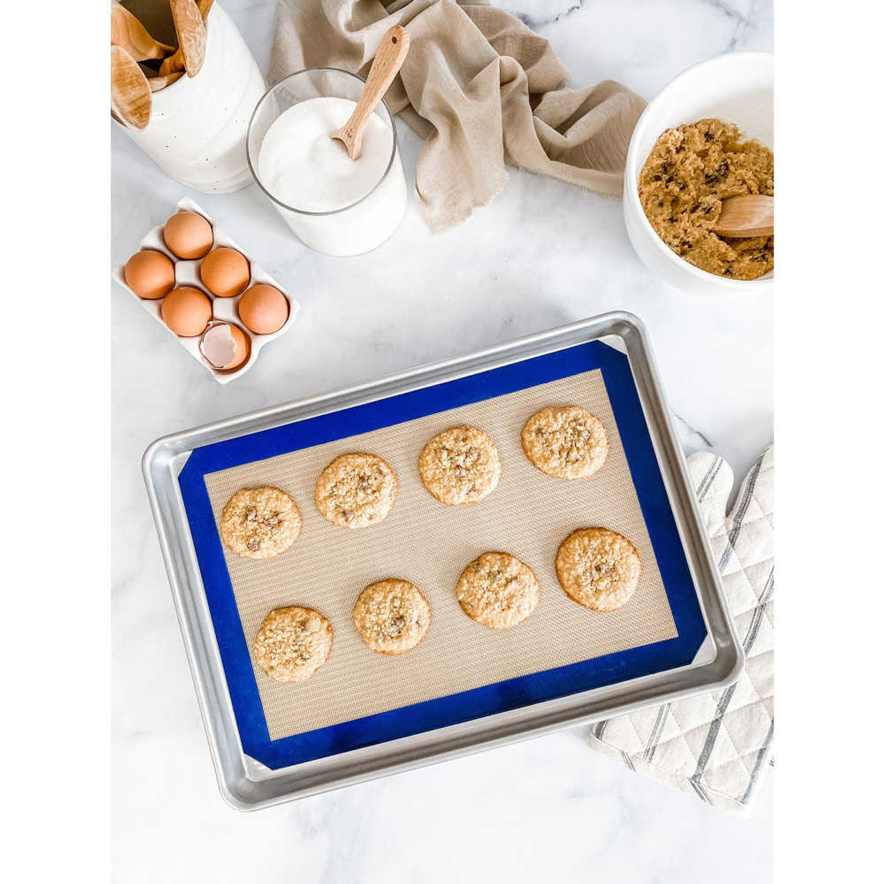 https://cdn11.bigcommerce.com/s-hccytny0od/images/stencil/1280x1280/products/4742/19302/USA_Pan_Jelly_Roll_Pan_and_Baking_Mat_Set__74096.1652456296.jpg?c=2?imbypass=on