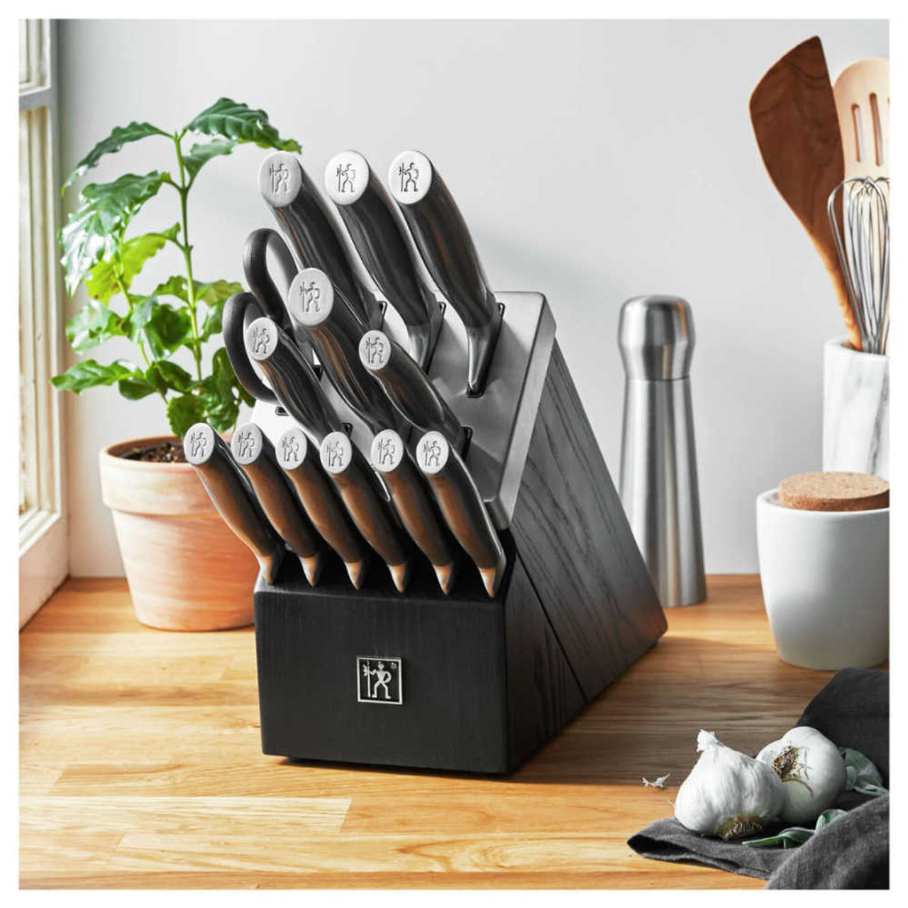  HENCKELS Definition 7-Piece Self-Sharpening Razor-Sharp Knife  Block Set for Paring, Santoku, Utility, Chefs, Carving, Kitchen Shears,  German Engineered Informed by 100+ Years of Mastery, Black: Home & Kitchen