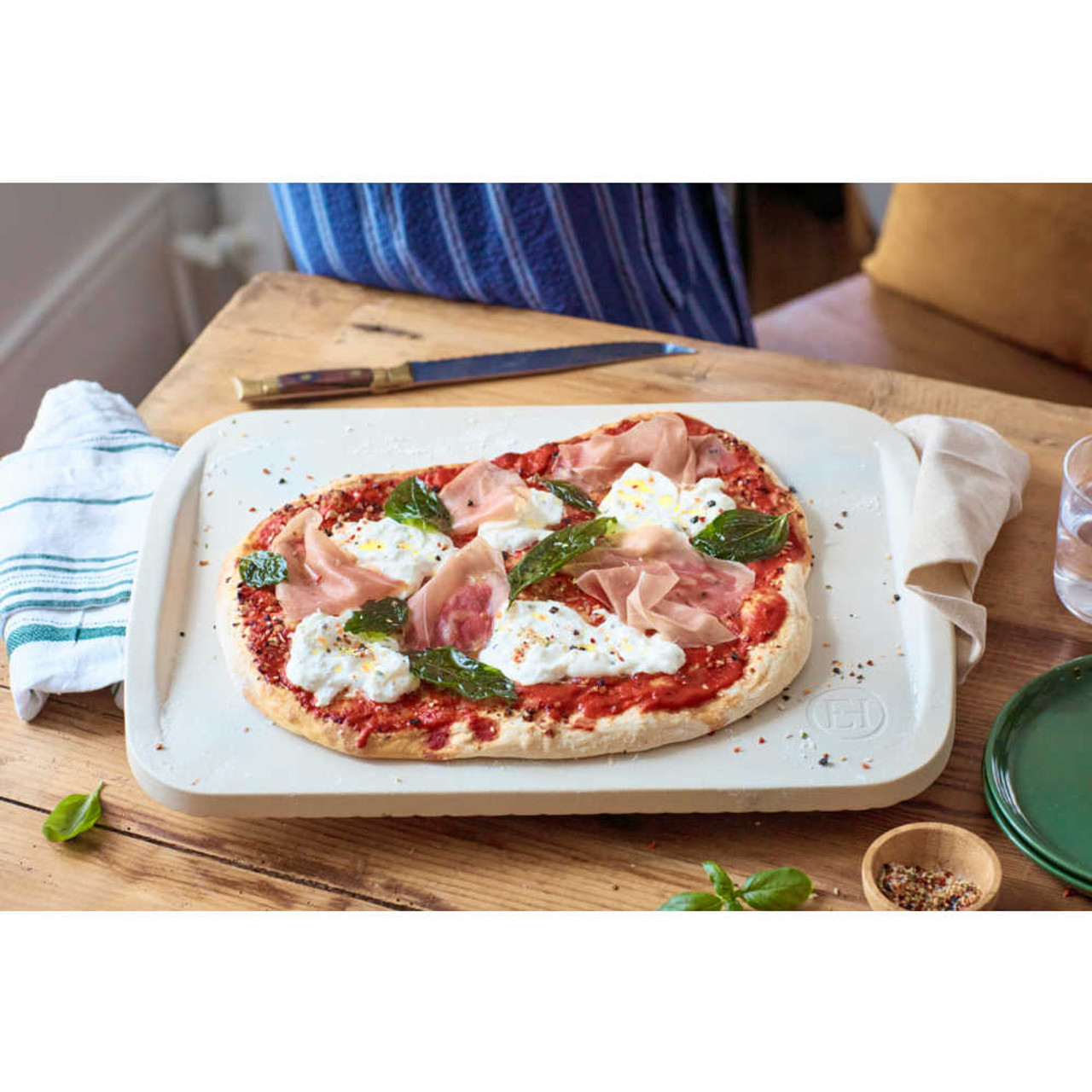 https://cdn11.bigcommerce.com/s-hccytny0od/images/stencil/1280x1280/products/5670/24695/Emile_Henry_Maestro_Pizza_Stone_2__54032.1695340751.jpg?c=2?imbypass=on