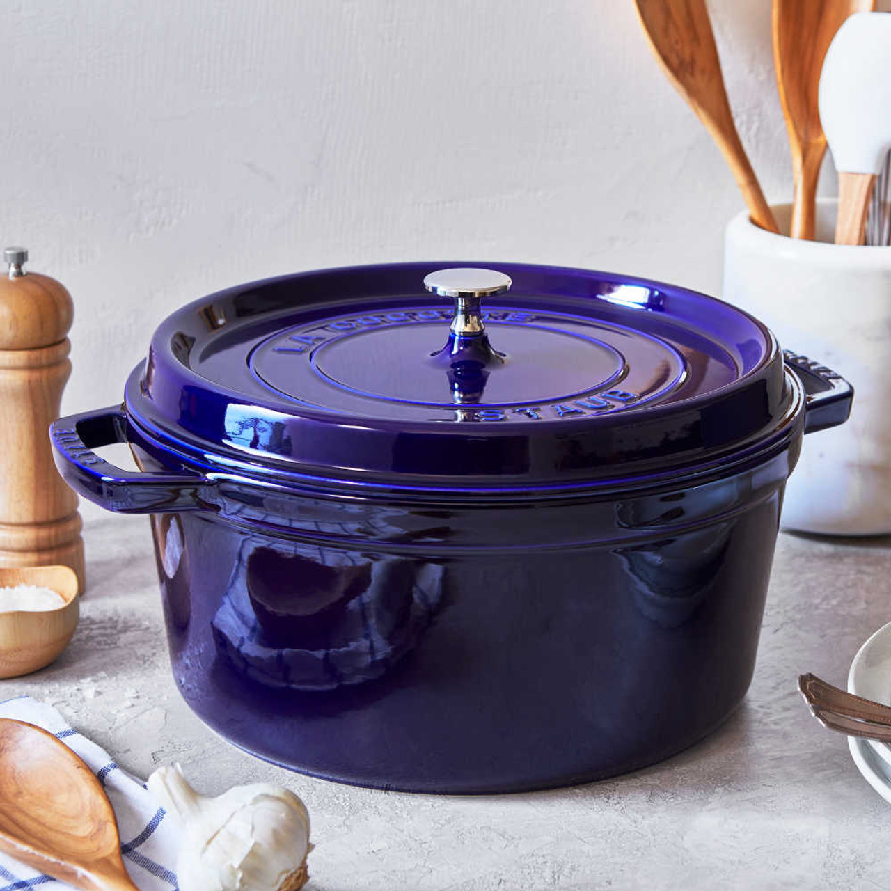 Staub 5.5 Qt. Cast Iron Dutch Oven in Lilac, Round Cocottes Series