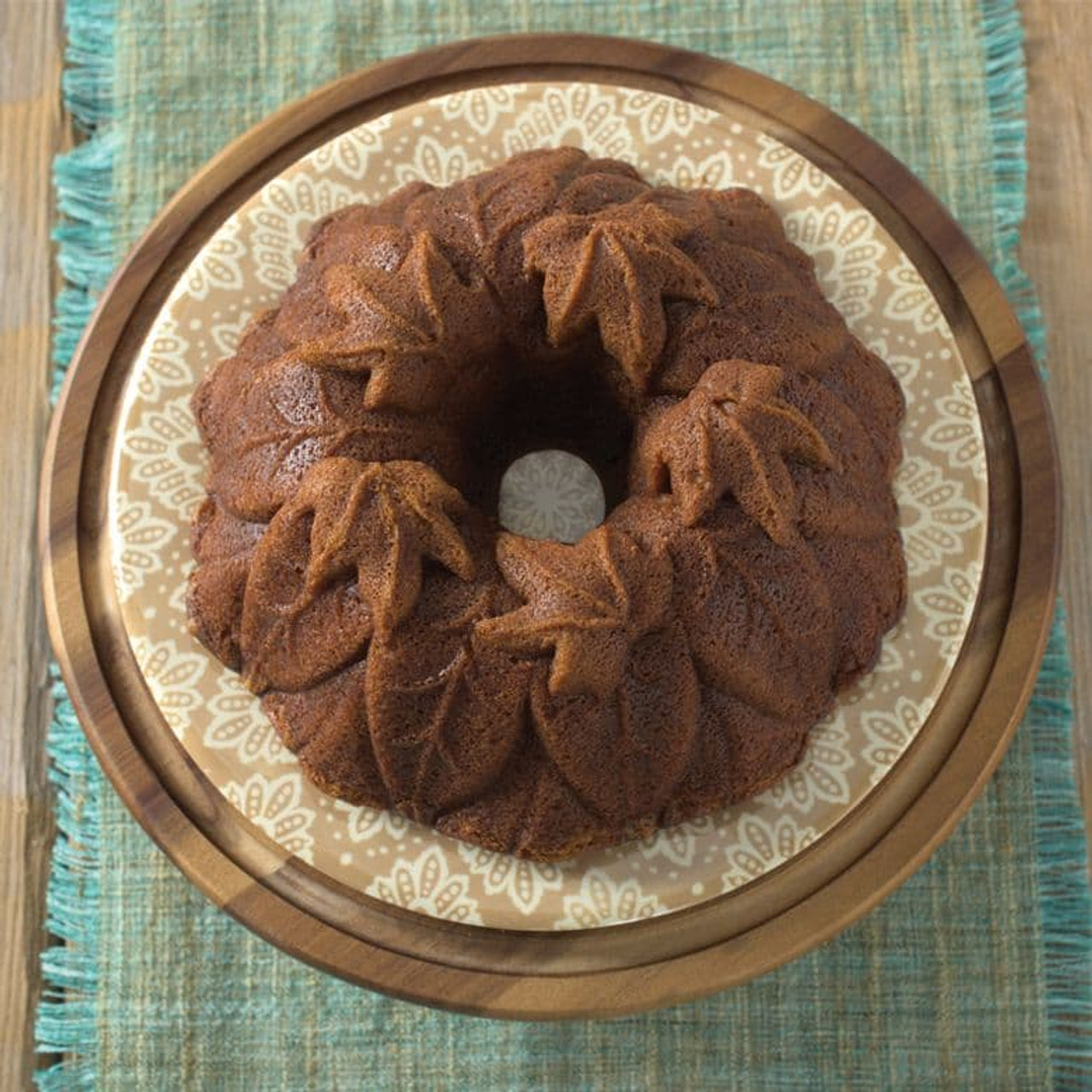 Nordic Ware Harvest Leaves Bundt Pan, Cast Aluminum, Bronze, 10.4 x 10.4  x 3.8