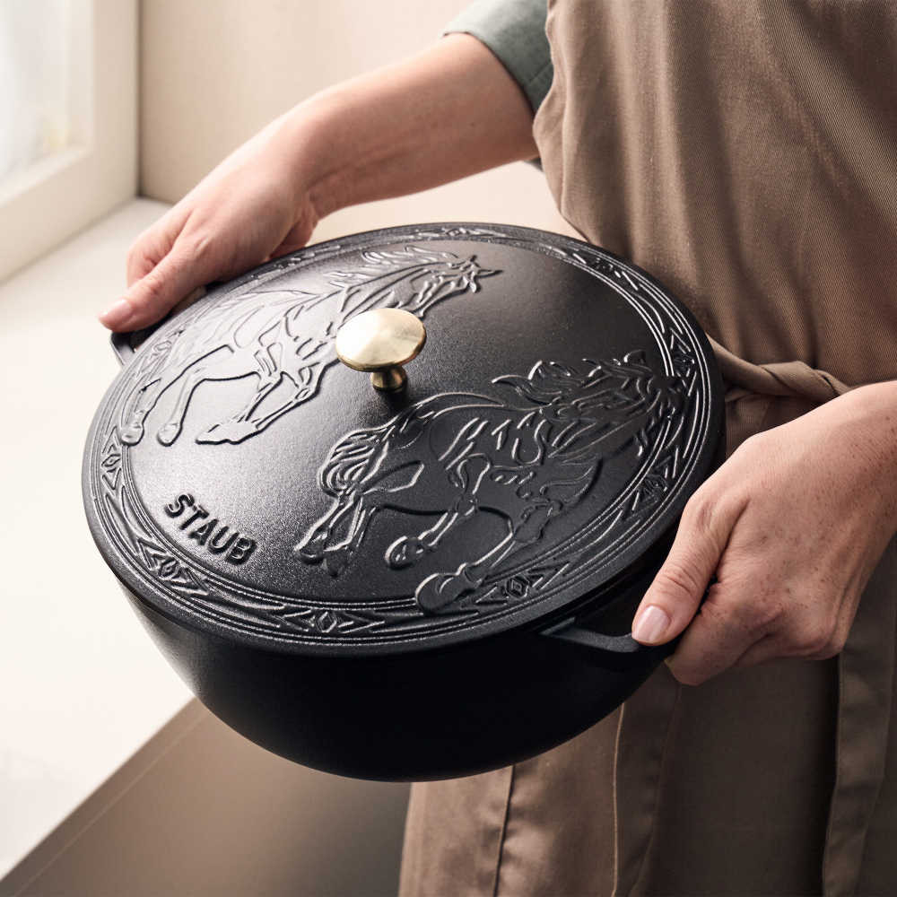 Staub Essential French Oven Horse in Matte Black