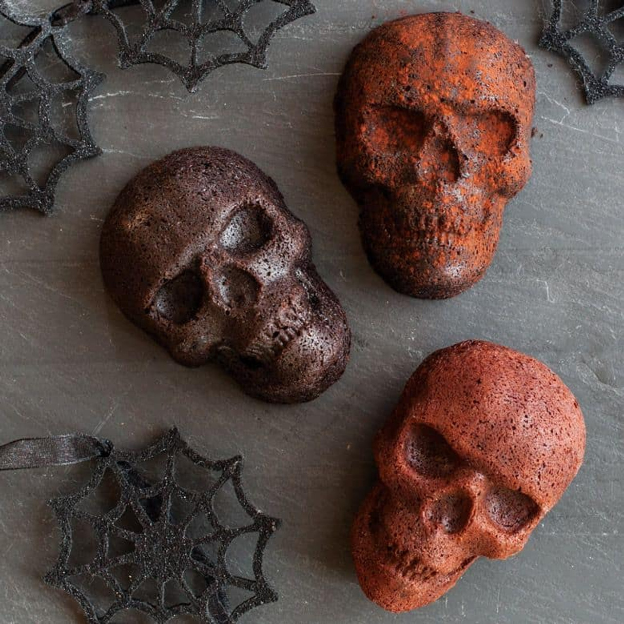 Lodge Cast Iron Mini Skull Cake Pan