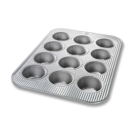 https://cdn11.bigcommerce.com/s-hccytny0od/images/stencil/532x532/products/4736/19274/usa-pan-12-cup-muffin-pan__63306.1652457365.jpg?c=2