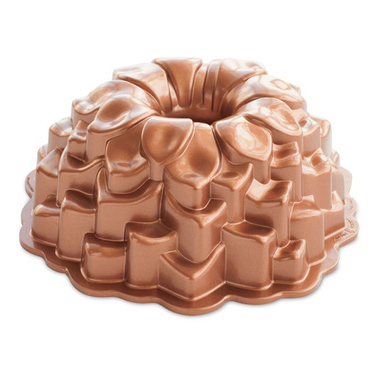 Nordic Ware Bundt Pan with Translucent Cake Keeper